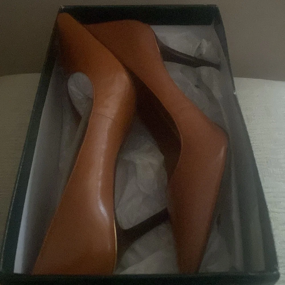Shoes - Picture 5 of 6